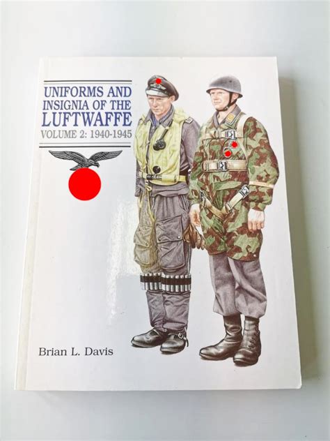 Uniforms And Insignia Of The Luftwaffe Volume 2 1940 1945 320 S