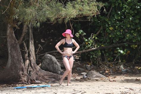 Emily Blunt In Bikini On The Bach In Hawaii Celebmafia