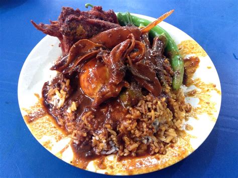 When i order nasi kandar in malaysia, i always order the black sauce chicken which is basically chicken cooked in the famous nasi kandar black sauce. Nasi Kandar Deen Maju Viral Sedap Di Penang - Saji.my
