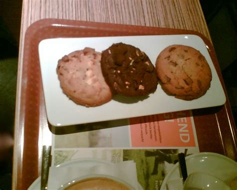 Die meisten lebensmittel von ikea in der kaloriendatenbank sind auf die produktkategorien kuchen & torten, brot, brötchen & backwaren und knabbergebäck verteilt. Kalorien bei McCafé in Kaffee und Kuchen | Kalorientabelle