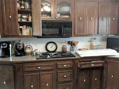 Our custom cabinet renewal process gives your kitchen a complete makeover without all the hassle and time required for a full kitchen remodel or even a cabinet replacement project. Hartford Cabinet Renewal | Bloomfield, CT | Kitchen Cabinets