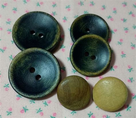 6 Assorted Vintage Wooden Buttons By Bygonebuttonboutique On Etsy
