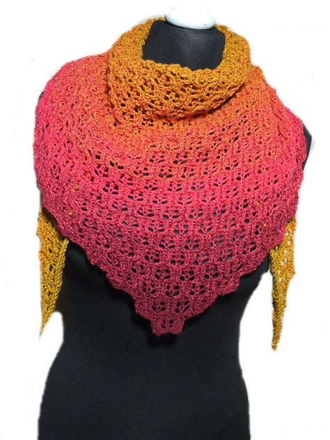 Ein schal ist ideal um mit dem stricken zu beginnen, weil er mit einfacher technik umgesetzt werden kann. Strickanleitung Dreieckstuch Gepimissy | Strickanleitungen ...