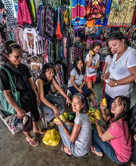 Choosing The Best Mangoes A Group Of Filipinas Sort Throug Flickr