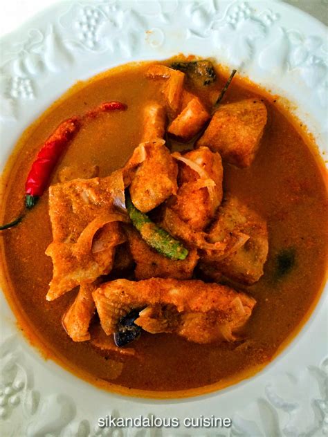 A classic creamy goan fish curry, cooked with turmeric, tamarind and coconut milk. Sikandalous Cuisine: Traditional Goan Fish Curry ( Caril ...