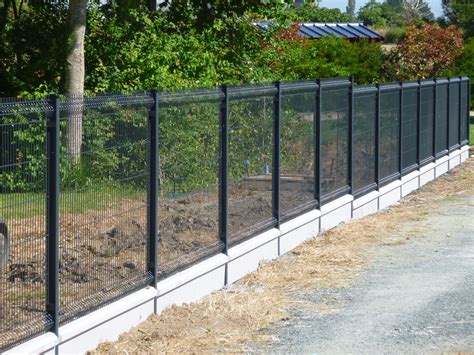 Aménagement jardin clôture jardins en bois jardin maison cloture jardin bois jardin exterieur brise vue jardin clôture moderne palissade jardin les meilleures idées pour la clôture de jardin, la palissade jardin, la palissade brise vue et le brise vue moderne ! Cloture grillage rigide gris | Aménagement jardin clôture ...