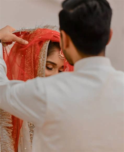 Pin By Fatima Sohail On Barat Shadi Romantic Couples Photography Bridal Photography Poses