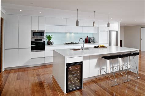 12 inspiring u shaped kitchen designs, ideas and layouts to suit small, large and medium sized kitchens with or without islands or breakfast bars, with expert advice from building, renovating and kitchen appliance experts. Kitchen Designers Perth | Kitchen Renovations Perth | The Maker