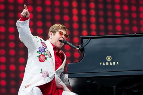 Elton John Doesnt Keep Pianos In His Home ‘i Never Play Them