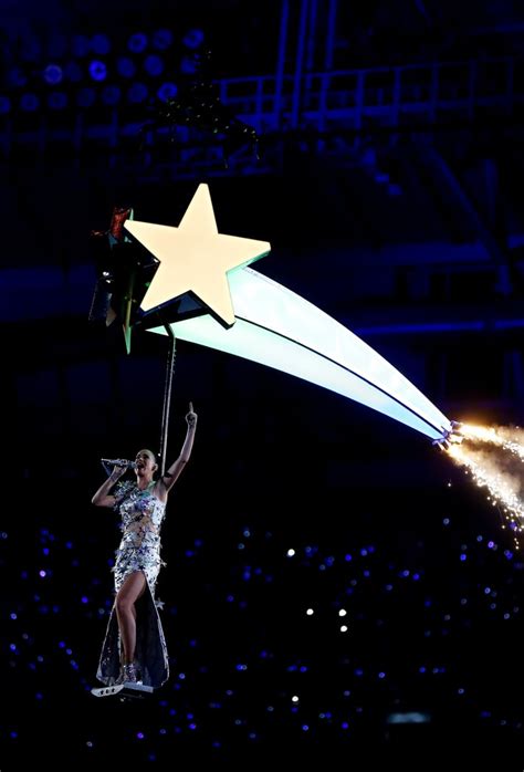 Katy Perry Flying During Super Bowl Halftime Show Popsugar Celebrity
