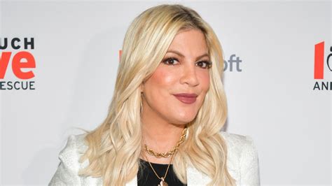 Tori Spelling Mom Shamed For 8 Year Old Daughters Pink Hair Allure