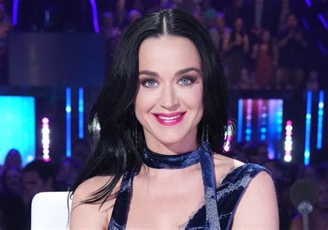 Fans Are Torn Over Katy Perrys Micro Bangs Hairstyle Parade
