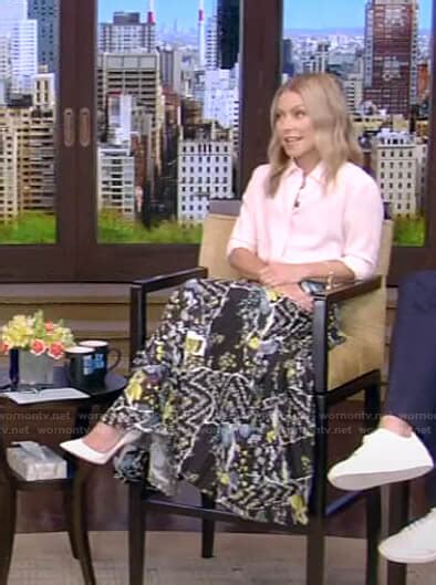 Wornontv Kellys Black Floral Pleated Skirt On Live With Kelly And