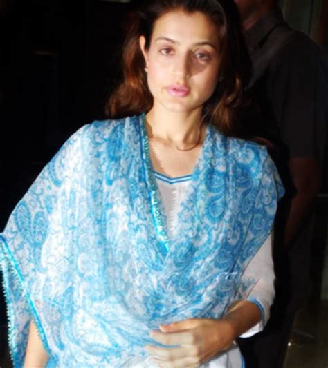 Amisha Patel Without Makeup Top 10 Pictures