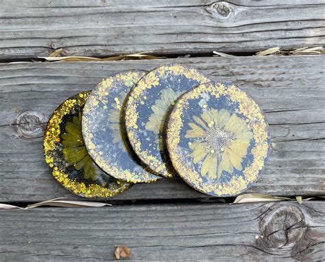 Round Dahlia Resin Coasters Set Of Coasters Housewarming Etsy