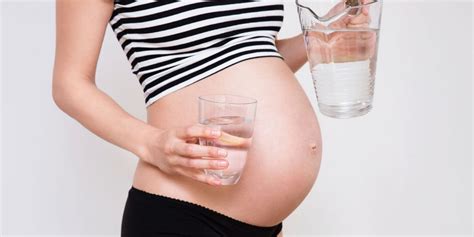Hidratación y embarazo la importancia de beber agua