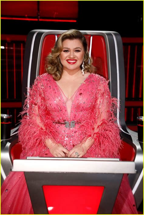 Photo Kelly Clarkson Missing From The Voice Announcement 03 Photo 4757909 Just Jared