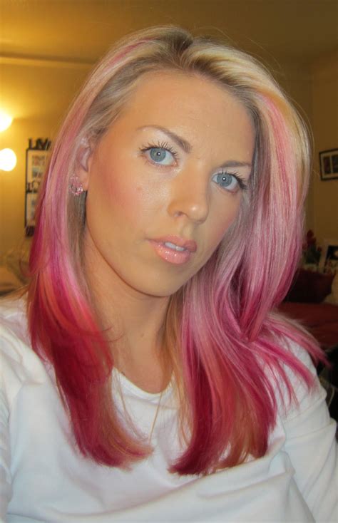 Areas of white, gray, red, pink, or blue may also be seen. SAM SCHUERMAN: How To Dye Your Hair Pink!!!