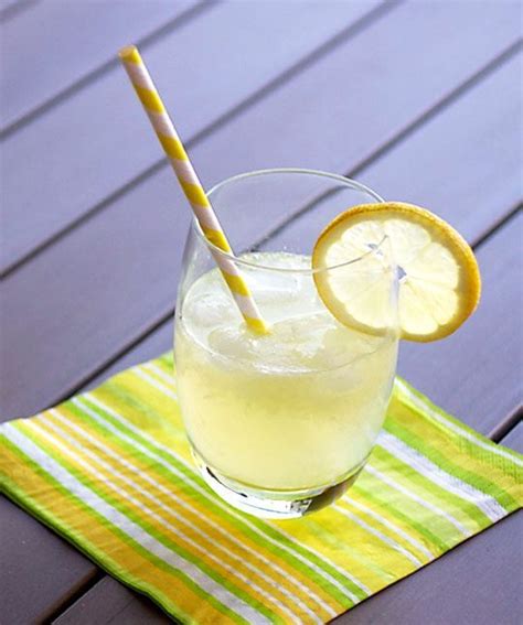 How To Make Fresh Squeezed Lemonade — Eatwell101