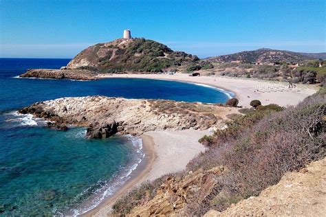 Prima quandonebtravi gratis e senza controllo la grotta e' stata deturpata inquinata usata come discarica. Le spiagge più belle della Sardegna. San Giovanni di Sinis ...