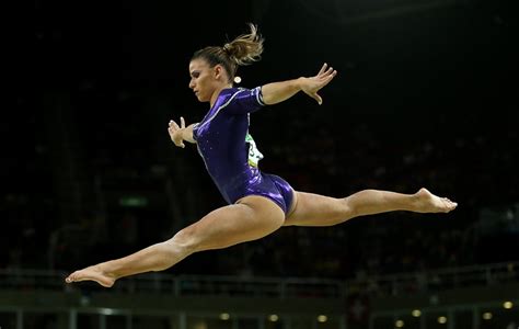 Los atletas realizan rutinas cortas en aparatos, con jueces que evalúan la dificultad y la precisión de cada actuación. Las bellas de la gimnasia artística en Río 2016