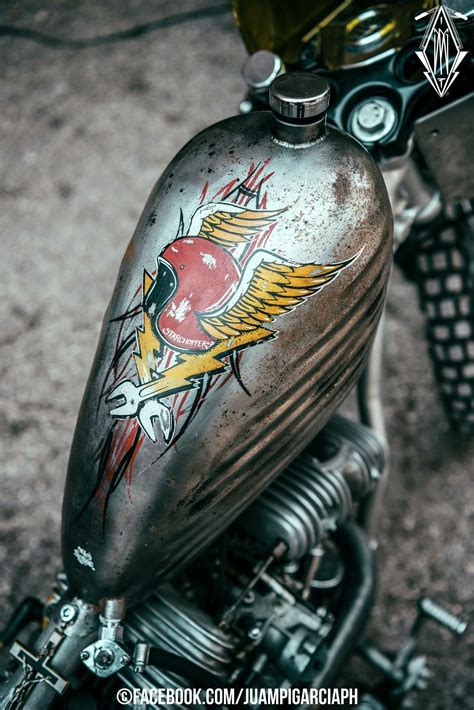 Abrasives can damage that frame (and especially) the tank. Harley-Davidson FL/FX "Shovelhead" painted gas tank ...
