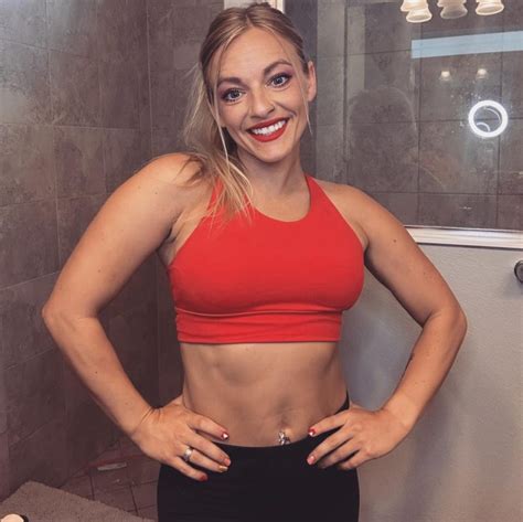 Teen Mom Mackenzie Mckee Shows Off Washboard Abs In Just A Red Bra