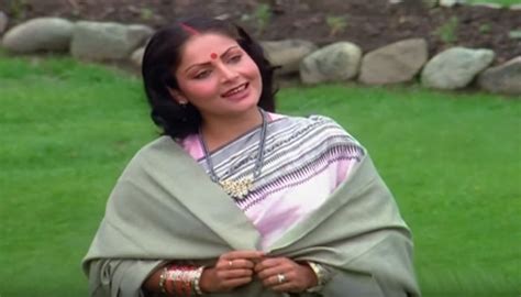 Actress Rakhi Gulzar Birthday Special Bday Special इस एक्टर की मां तो कभी माशुका बनीं थी