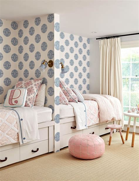 A medium sized bed, placed in the center of the room against a back wall creates space on both sides. #Interior #Arranging #A #Teens #Room #ArrangingATeensRoom ...
