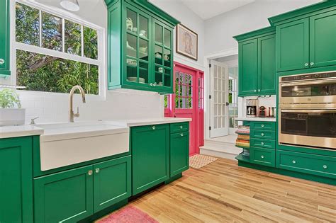 It has beautiful color layout that will make you get interesting design on there. Modern Color Splash: Gorgeously Green Kitchen Cabinets ...