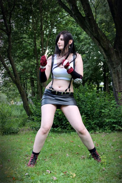 tifa lockhart prepare to fight by ewelinamalke on deviantart