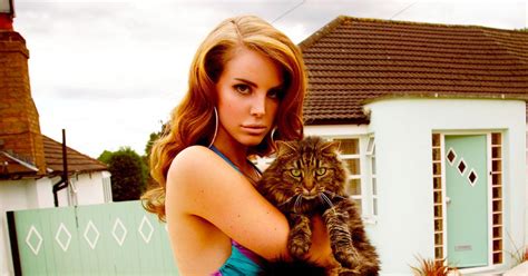 Lana Del Rey S Interview Reveals She S A Crazy Cat Lady