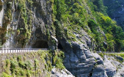 (～峽) taroko gorge, the landmark gorge of the national park above. 旅遊景點介紹: 花蓮太魯閣國家公園介紹