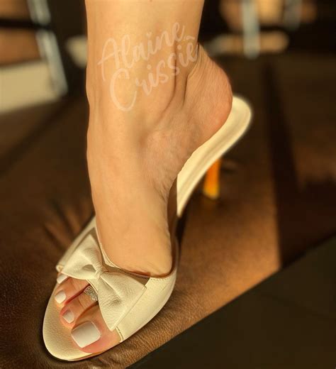 Alaine Crissiês Feet