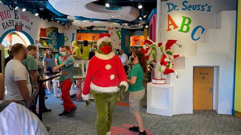 Photos Video The Grinch Meet And Greet In Seuss Landing At Universal