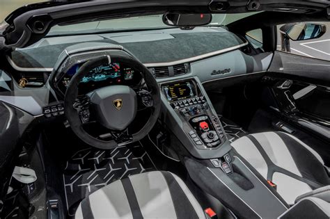 Jovem Pulm O Engenharia Lamborghini Aventador Svj Interior Ela V