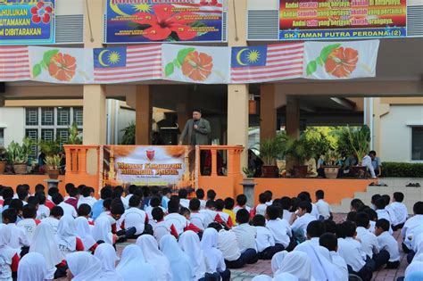 Sambutan maulidur rasul ini diadakan bagi menyuburkan rasa cinta dan kasih kepada junjungan rasulullah saw dan menzahirkan syiar islam, doa bagi memberkati majlis kita. SAMBUTAN MAJLIS MAULIDUR RASUL PERINGKAT SEKOLAH TAHUN ...