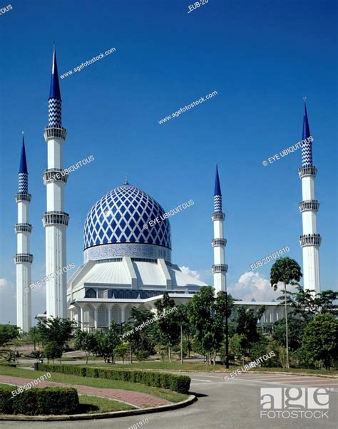 Sultan Salahuddin Abdul Aziz Mosque The Shah Alam State Mosque Also