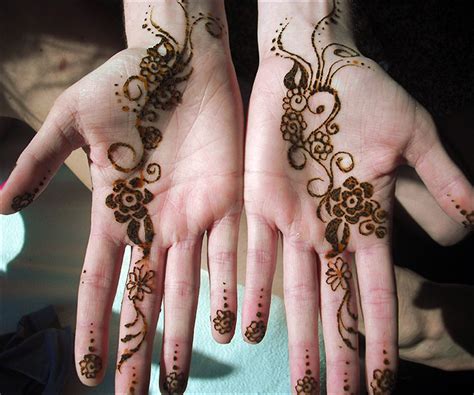 11 Palm Mehndi Designs From Simple To Stunning