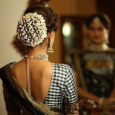 Top 85 Bridal Hairstyles That Needs To Be In Every Brides Gallery Shaadisaga Indian Bun
