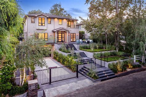Brentwood New Build Makes The Most Of A Bright Idea Los Angeles Times