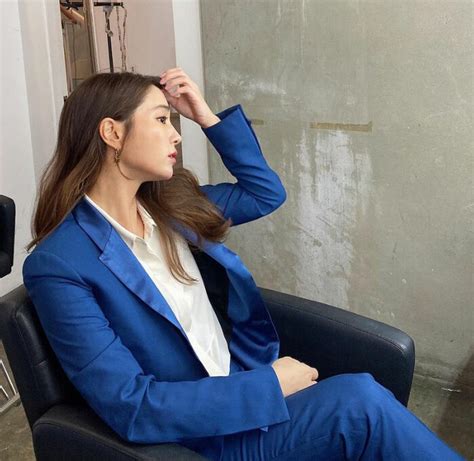Lee Min Jung Says Lee Byung Hun Asks Her If His Instagram Post Is Funny