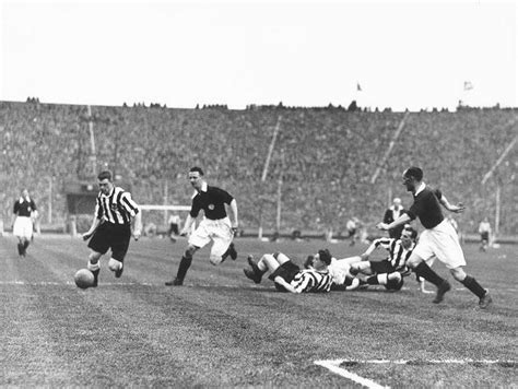 Liverpool started this match with star players like jamie carragher, xabi alonso and steven gerrard. 1930s Newcastle in 10 pictures: Unemployment, an FA Cup ...