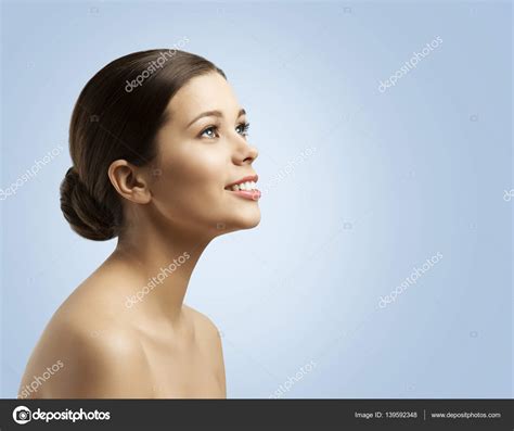Woman Face Side View Bun Hair Fashion Model Beauty Makeup — Stock