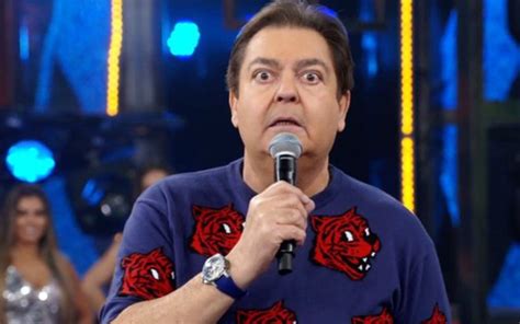 Marcelo cazuza, vinicinho, pato, ximenes, rafão e mestre julio torcendo para o. Faustão reclama de presente do filho avaliado em R$ 3,2 ...