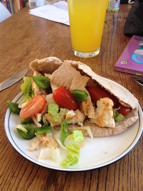 Paul hollywood says to roll out the bread very thinly (3mm) while greek recipes have different. Healthy Lunch Ideas Stuffed wholemeal pitta bread, chicken ...