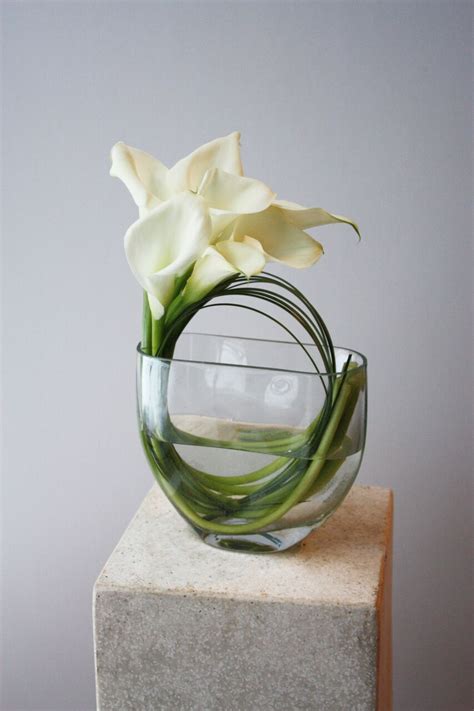 corporate flower arrangements, modern arrangement, modern centerpiece