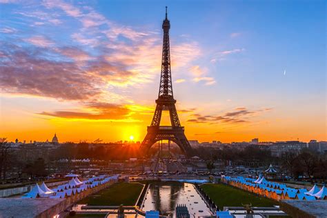 エッフェル塔とパリの夕暮れ フランスの風景 Beautiful