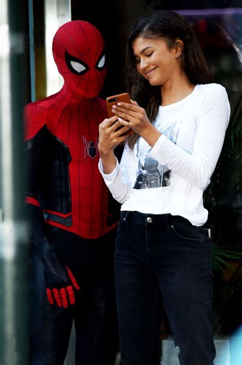 Zendaya and tom holland have seemingly confirmed that they're dating in real life! Pin by Ayez on Zendaya | Spiderman, Tom holland spiderman ...