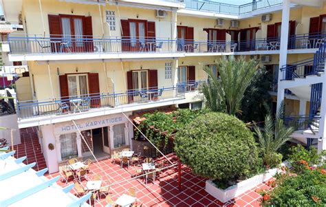 Ἅγια μαρίνα δός μου σύκα, κι ἁι λιᾶ ἅπλωσε καί ἔπαρε. Ξενοδοχείο Καρυάτιδες - Αγία Μαρίνα - Αίγινα